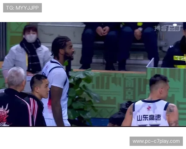 陈林坚三分破千里程碑，山东逆转同曦